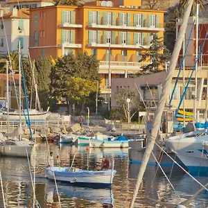 De La Darse ** Villefranche-sur-Mer